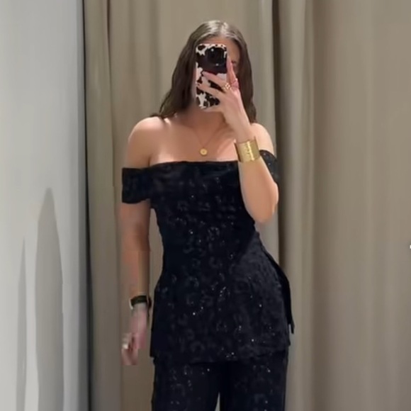NWT Zara Black Off-Shoulder sequin Top M
🚨FIRM PRICE NO DISCOUNT - Picture 12 of 16